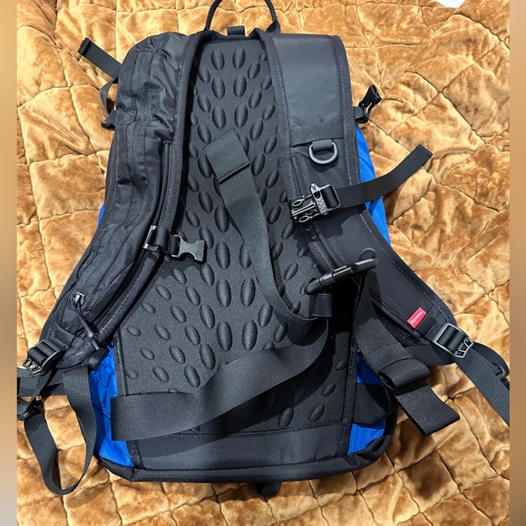 2022 NEW
Supreme x The North Face Summit Series Rescue Chugach 16 Backpack Blue - Picture 2 of 12